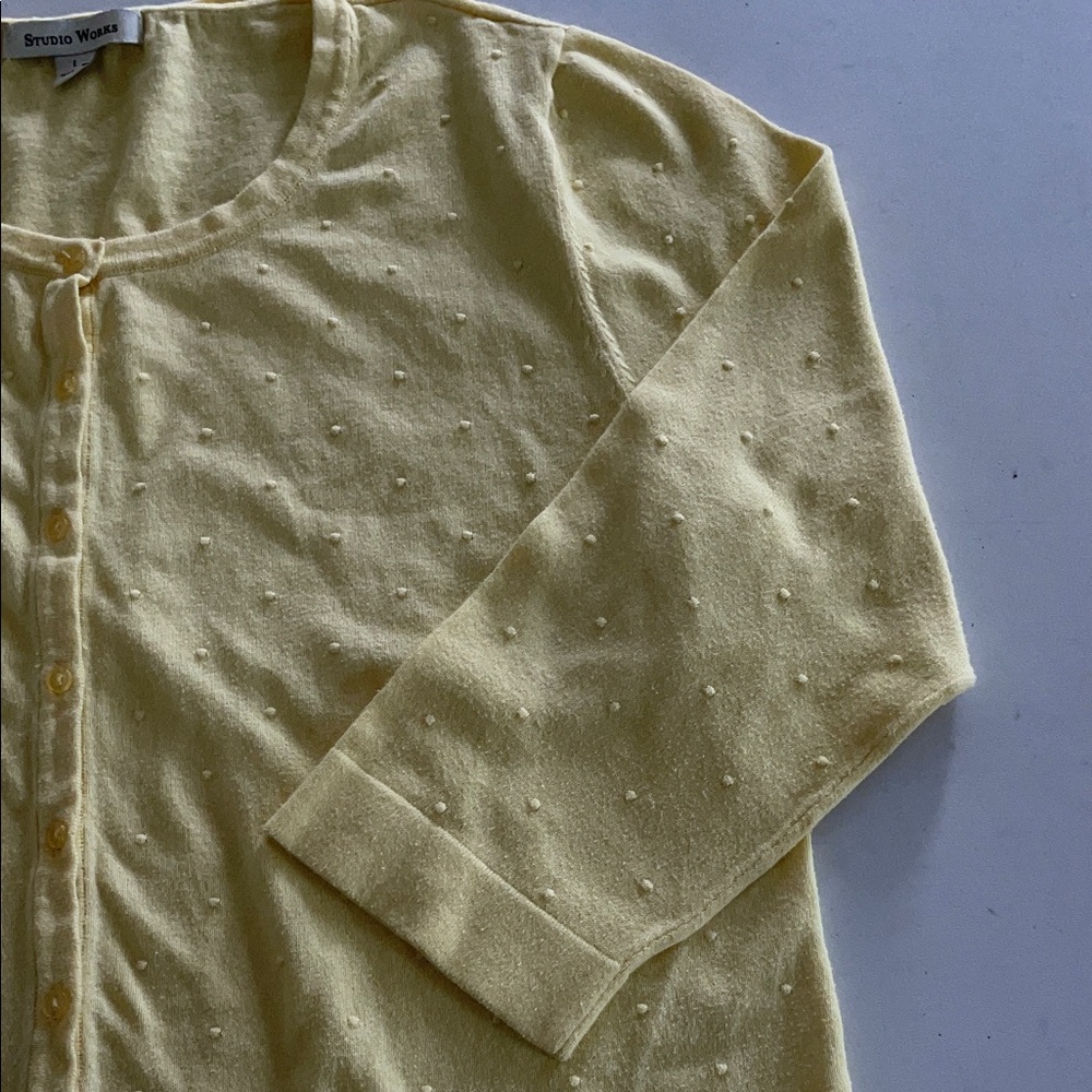 St. John Pale Yellow Textured Knit Button Cardigan. Size Large. Women’s. - Picture 5 of 6
